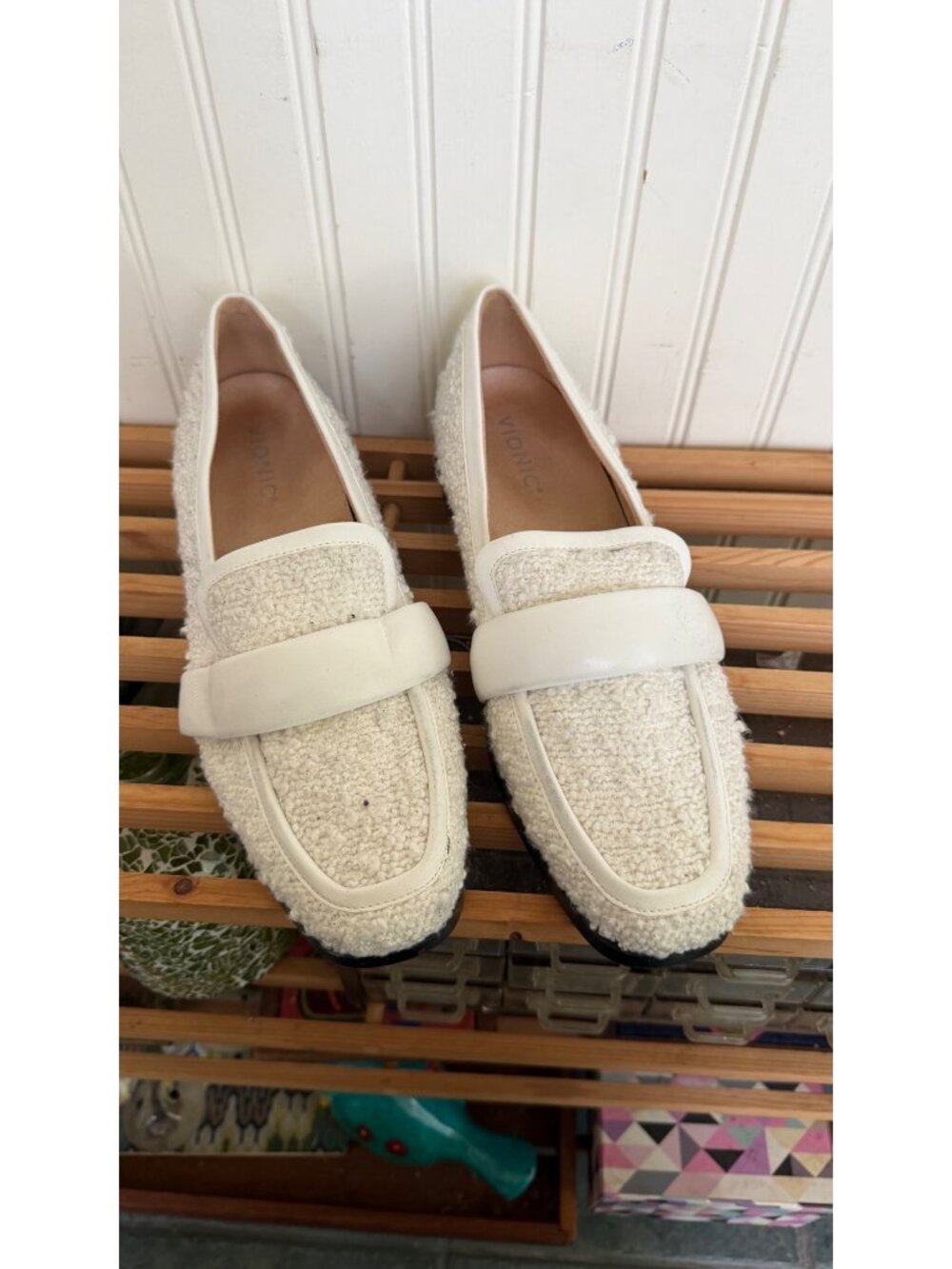 Vionic Womens Tweed Loafers Size 10 Cream With Leather Strap & Rubber Sole